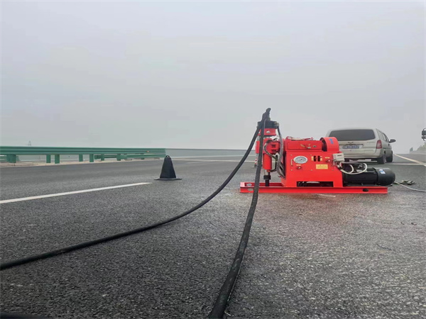 嘉荫马路路基路面开裂下沉注浆加固灌浆