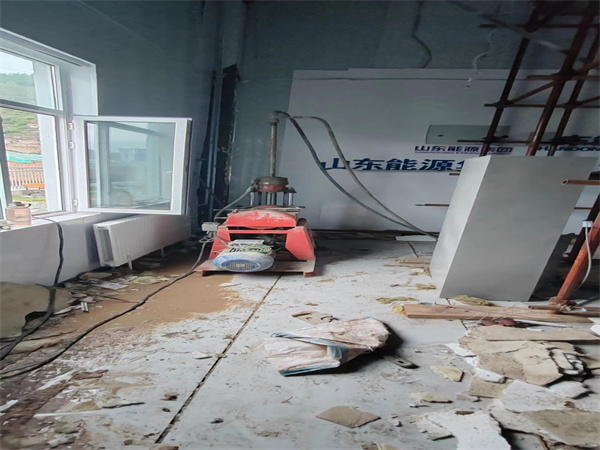 嘉荫地基基础下沉墙体裂缝加固注浆顶升施工